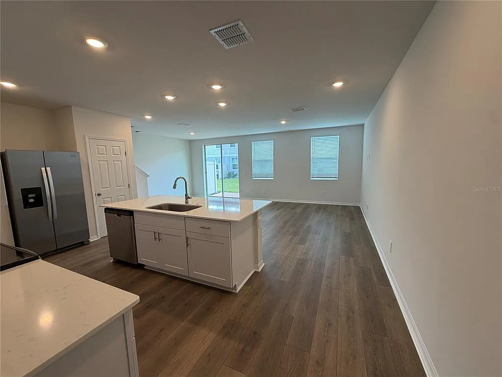 3 bed, 2.5 bath, 1566 sqft, $2,200 — Photo 2