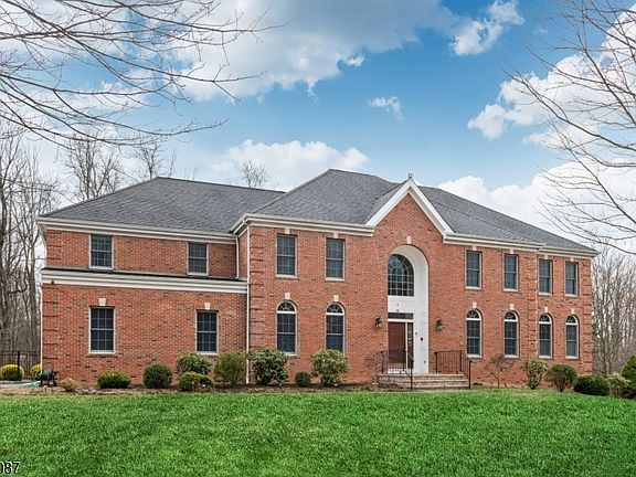 2nd image of 5 Sherwood Ct