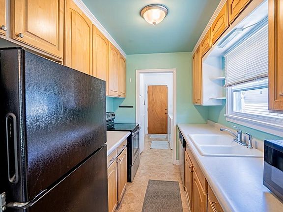 4th image of 716 W 15th Ave