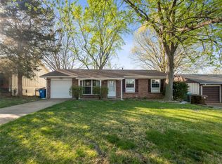 1045 Dawn Valley Dr, Maryland Heights, MO 63043
