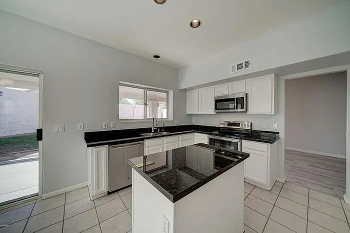 Building Photo - 4216 E South Fork Dr