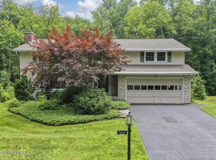 904 Heather Ln, Schenectady, NY 12309