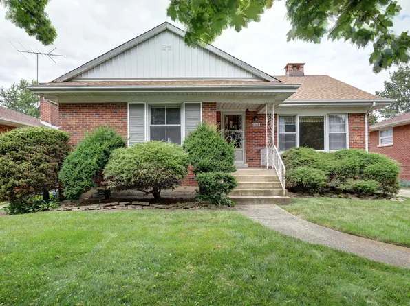 10608 Canterbury St, Westchester, IL 60154