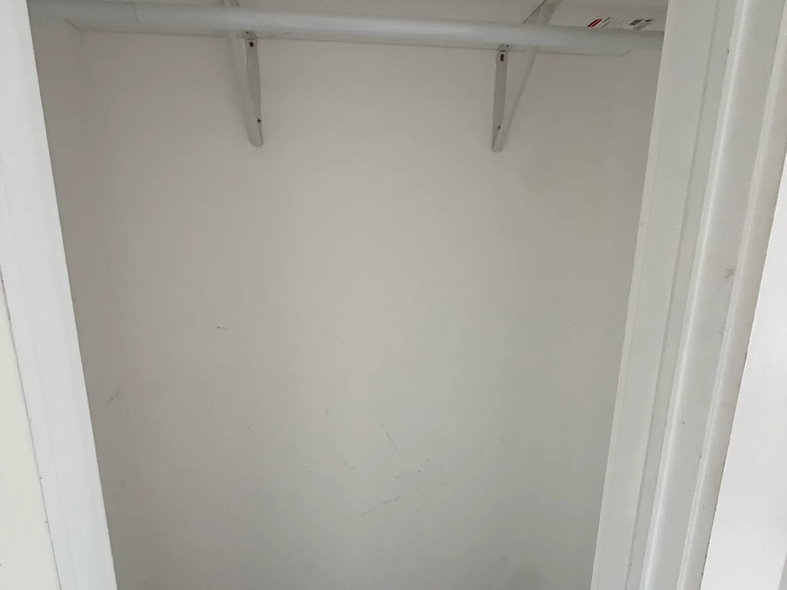 3 bed, 900 sqft, $2,075 — Photo 4