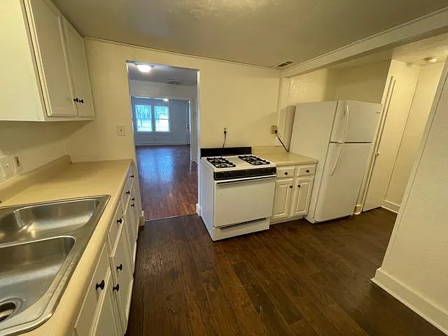 2036 N Birch Ave — Photo 6