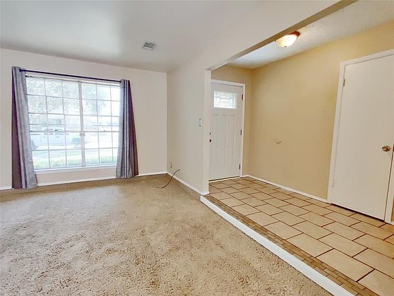 3rd image of 17121 Blackhawk Blvd