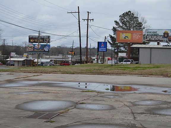 4th image of 700 E Grand Ave