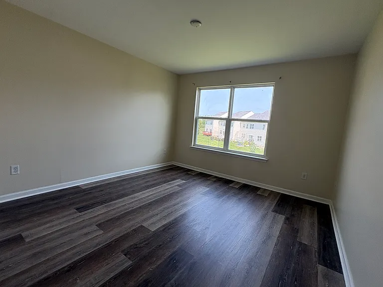 948 King Way — Photo 18