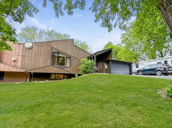 320 Cedar Ln, Montevideo, MN 56265