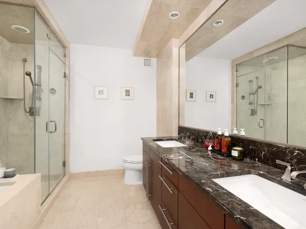 240 Riverside Boulevard image 7 of 8