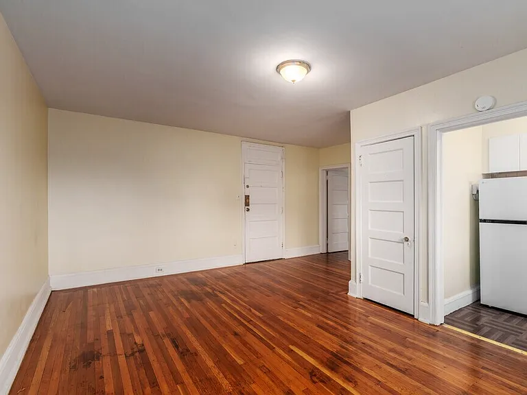 Stonehurst Apartments — Photo 7