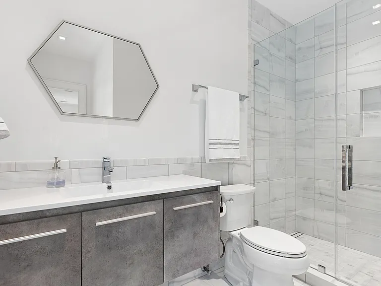 44 Lake Dr — Photo 23