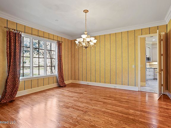 5th image of 806 Woodland Pne