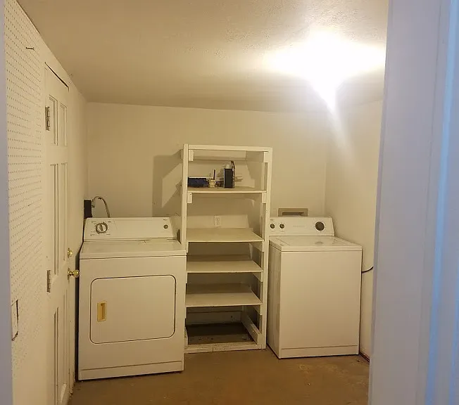 605 S Zion St — Photo 2