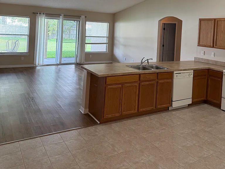3055 Tower Oaks Dr — Photo 4