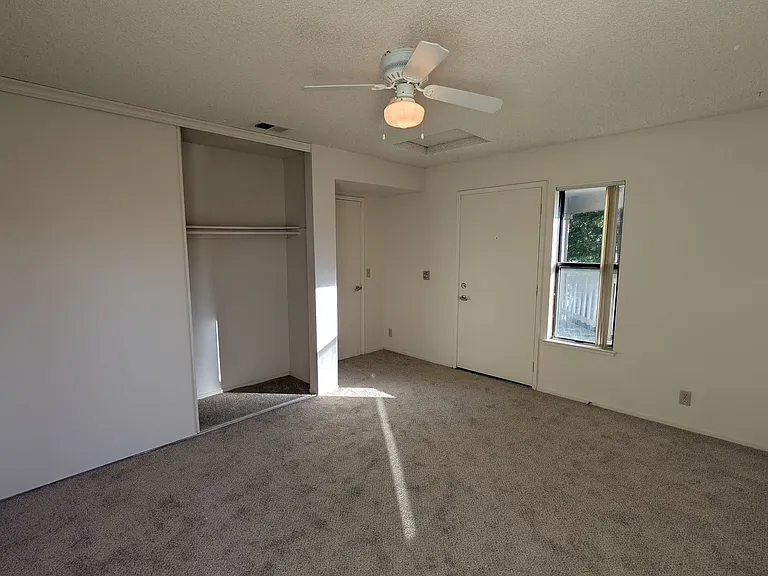 Eastlake Apartments — Photo 27