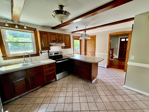 3rd image of 1079 Turner Street