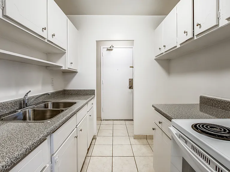 199 Upper Canada Dr — Photo 16