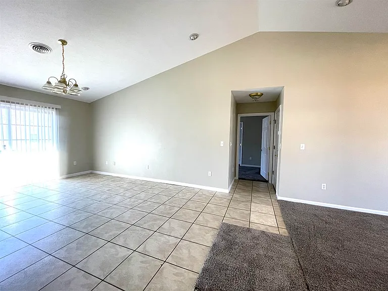 601 Heritage Ct — Photo 10