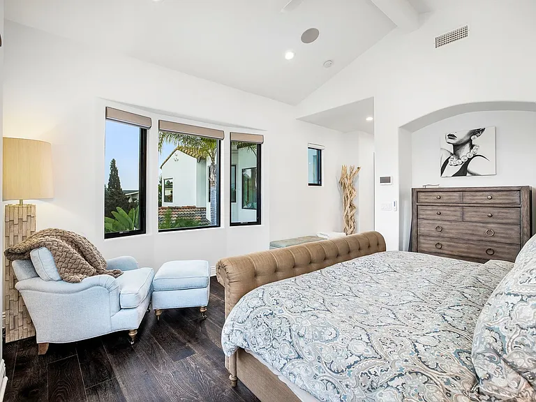 1070 Coronado Avenue — Photo 49