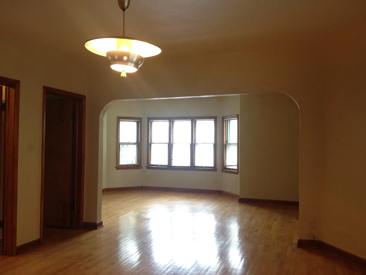 Building Photo - 2421 S Howell Ave #UPPER