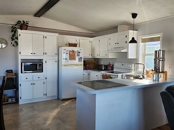 2nd image of 9 Fir Cres