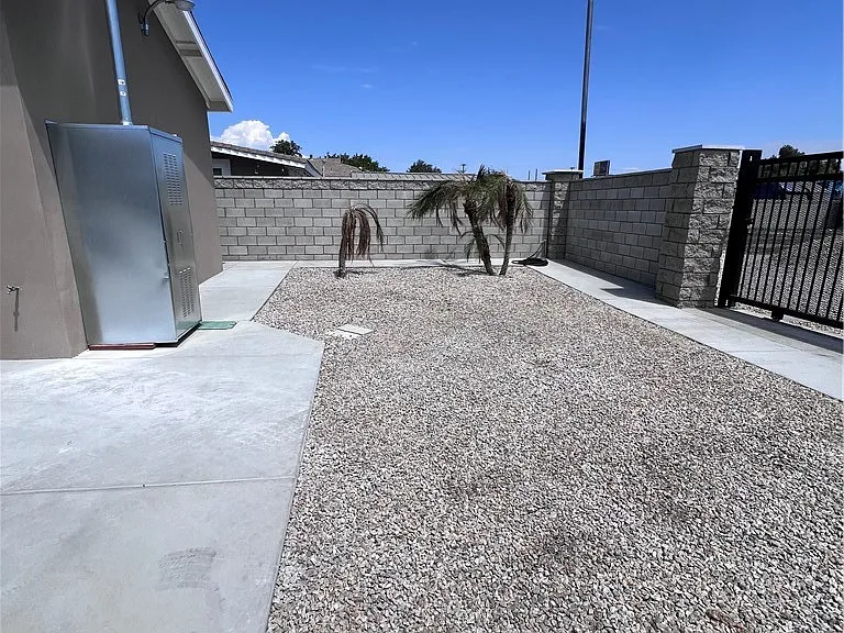 18623 Orange St — Photo 2