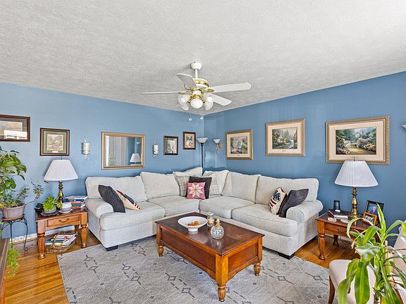 4th image of 598 Stonehaven Dr