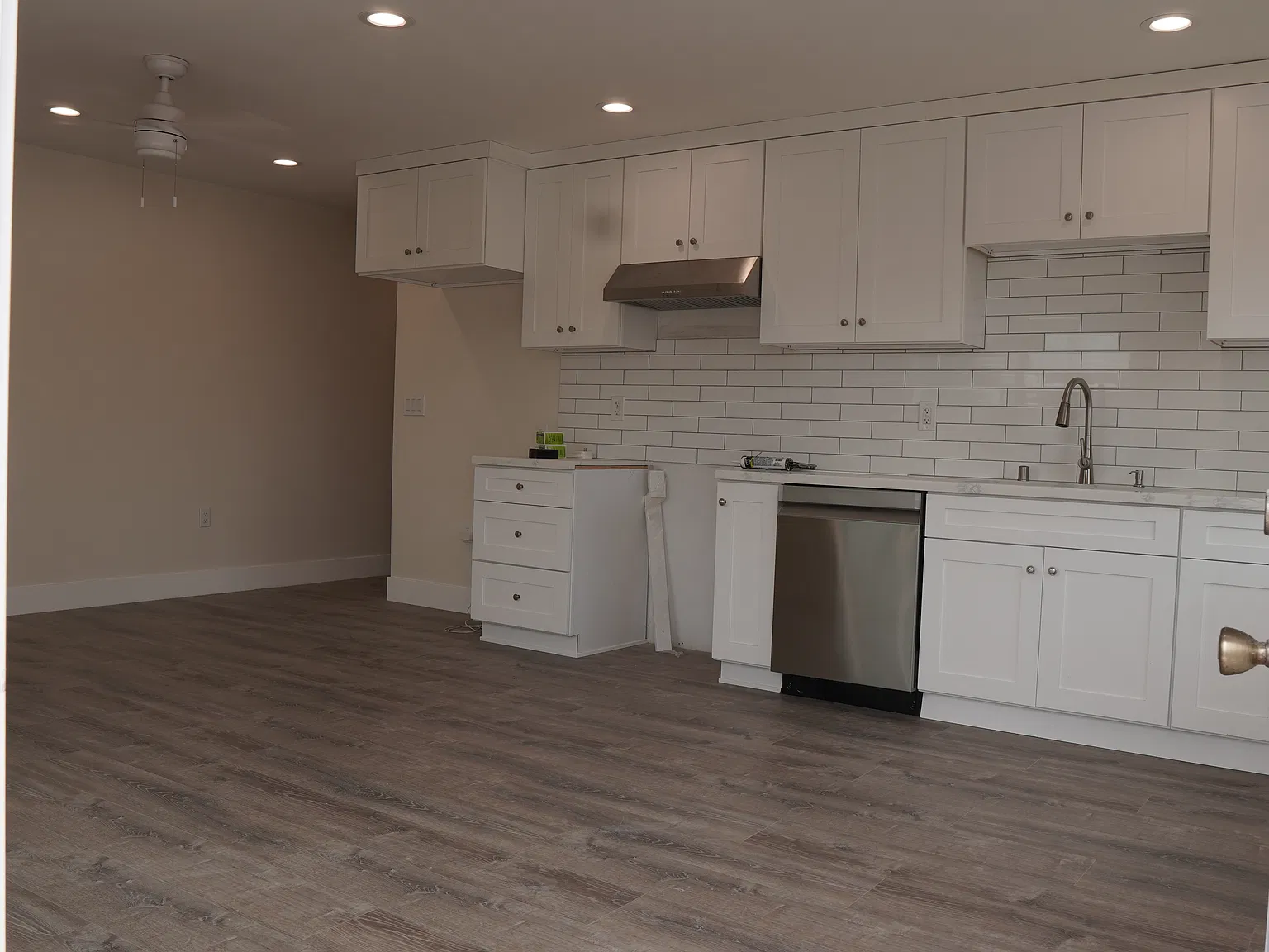 3 bed, 1075 sqft, $3,650 — Photo 4
