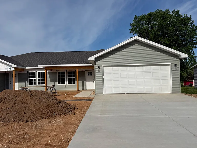 152 Ruby Ln — Photo 1