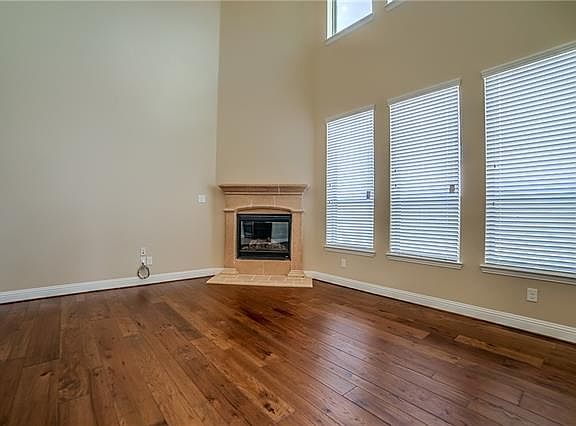 3rd image of 7143 Isle Royal Ln