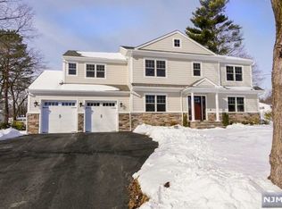 795 Kearney Pl, Paramus, NJ 07652