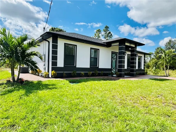302 E 15th St, Lehigh Acres, FL 33972