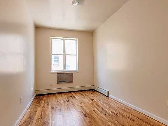 5th image of 473 Harman St #2
