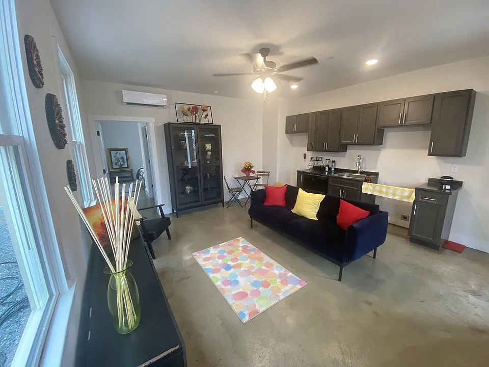 601 N 2nd St #201