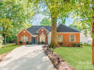 810 Greenhill Dr, Charlotte, NC 28217