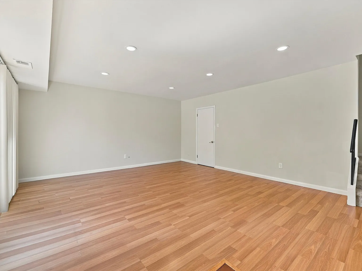 3 bed, 1280 sqft, $2,300 — Photo 2