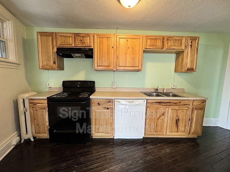 1st image of 165 S Potomac St #3F