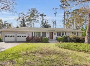 609 Edgehill Rd, Trent Woods, NC 28562