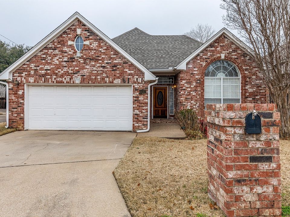 1st image of 3227 Village Oak Dr