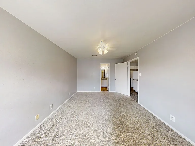 Hill Country Apartments — Photo 30