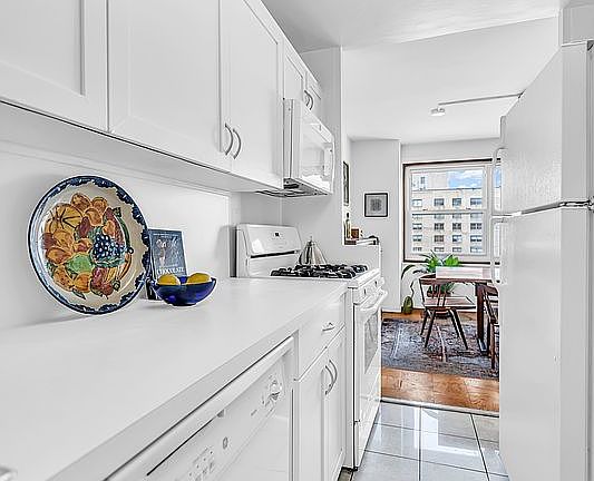 2nd image of 150 W End Ave APT 28H