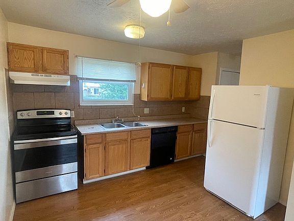 5th image of 933 Dawn Ct #1
