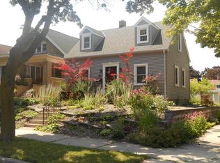 3003 S 38th St, Milwaukee, WI 53215