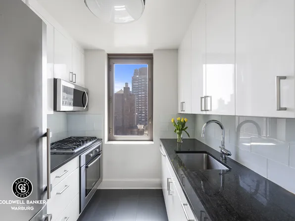 300 East 64th Street 20D image 3 of 12