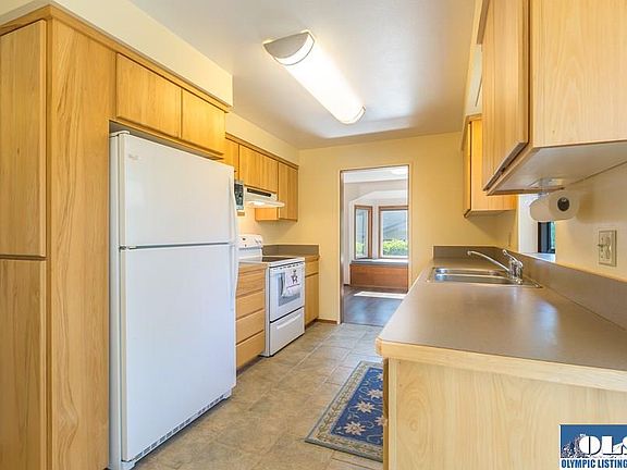 5th image of 1338 E 7th St