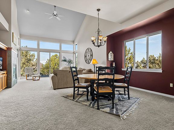 4th image of 10879 Village Loop