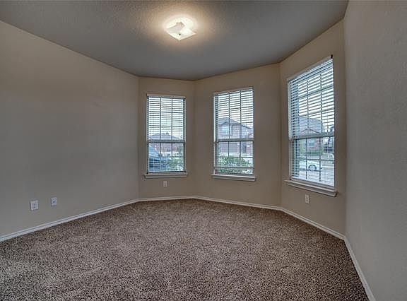 5th image of 1626 NE Kennedy Ln