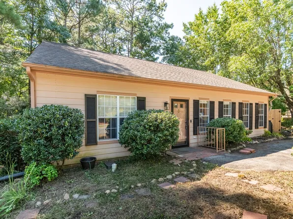 202 Saint Thomas Dr, Chapel Hill, NC 27517