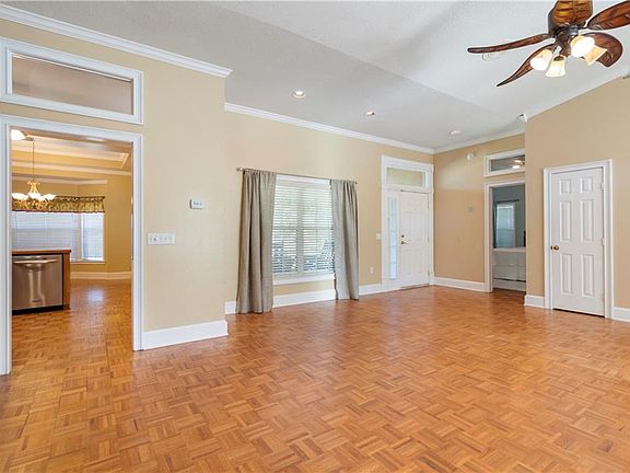 5th image of 901 Woodrow Dr